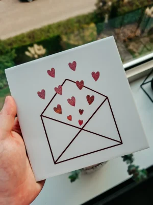 Handgemaakt tegeltje "post met liefde"