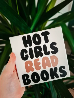 Tegeltje hot girls read books Handgemaakt tegeltje "Hot girls read books"
